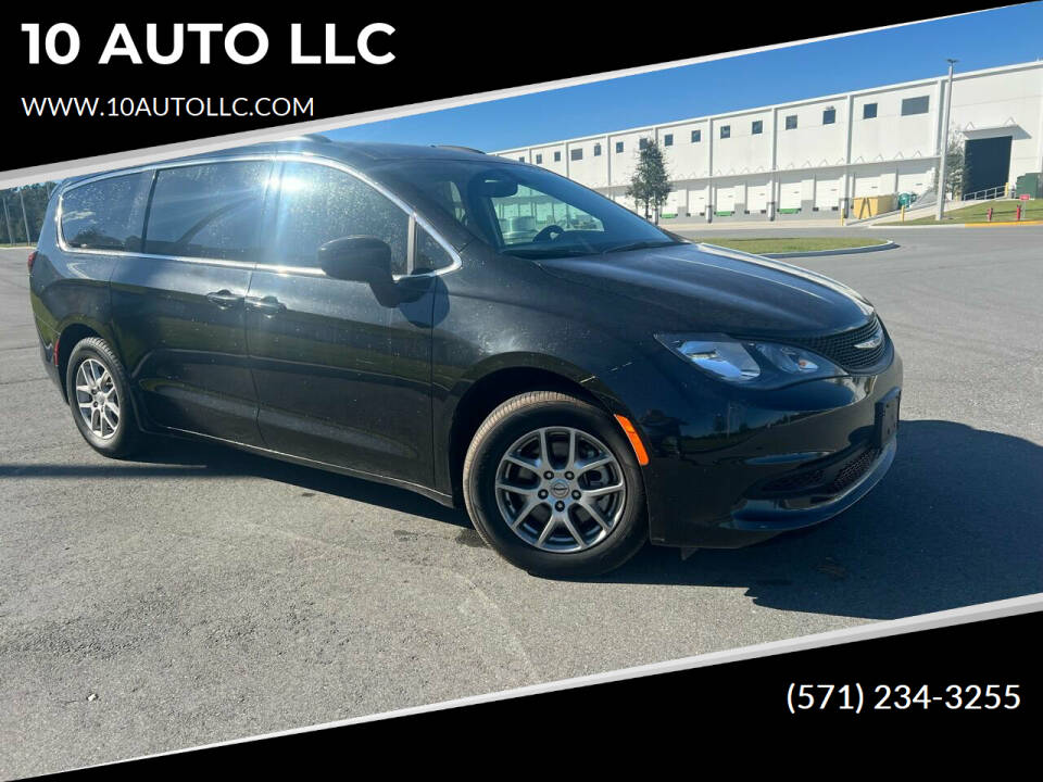 2021 Chrysler Voyager's photo