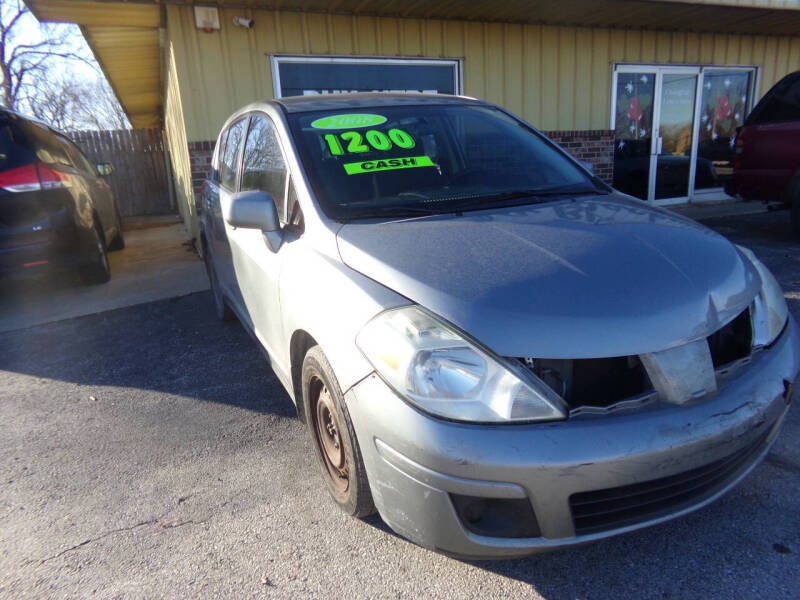 2008 Nissan Versa S's photo