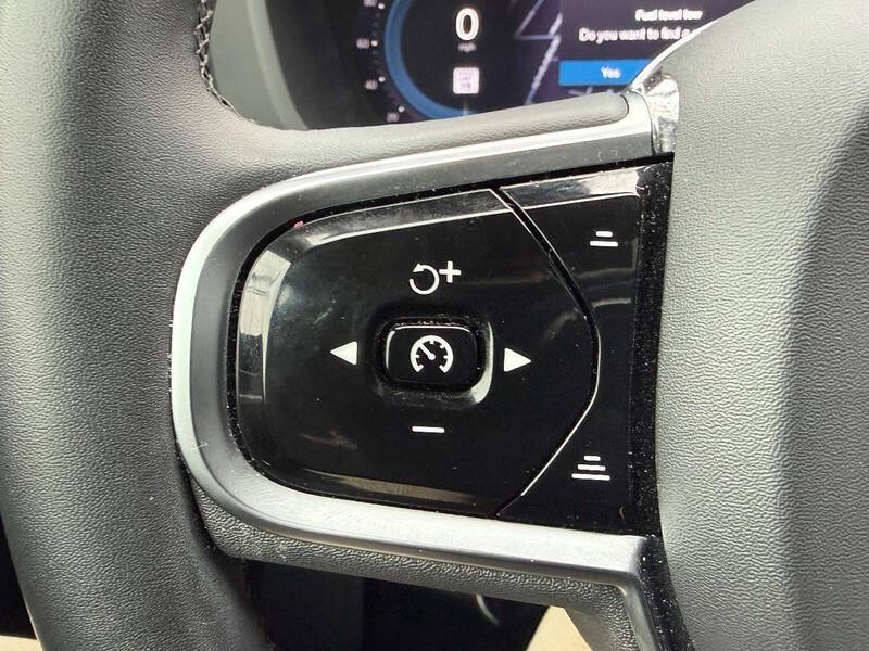 2024 Volvo XC60 B5 Plus Dark Theme