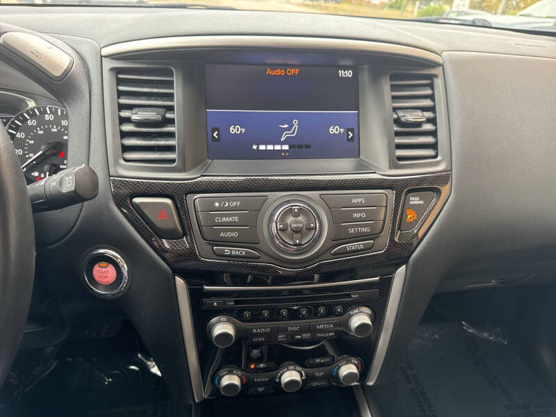 2020 Nissan Pathfinder SV