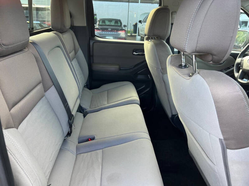 2023 Nissan Frontier SV