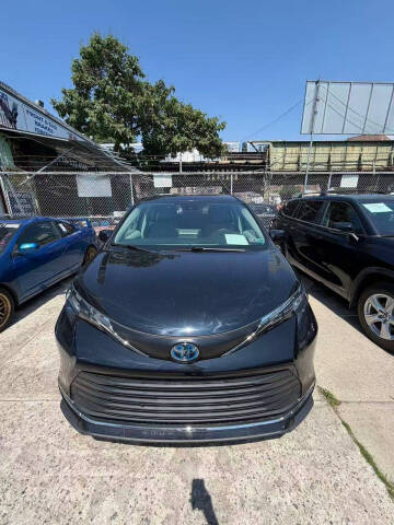 2024 Toyota Sienna XLE 8-Passenger