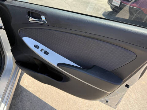 2013 Hyundai Accent SE