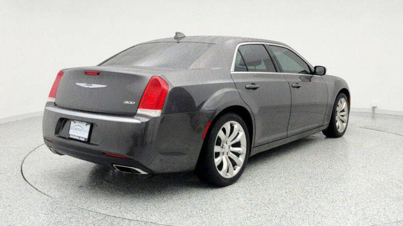 2021 Chrysler 300