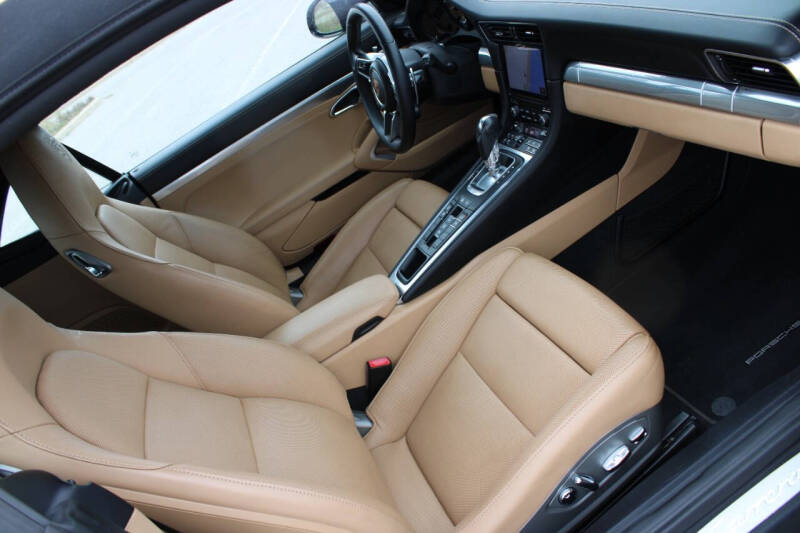2018 Porsche 911 Carrera