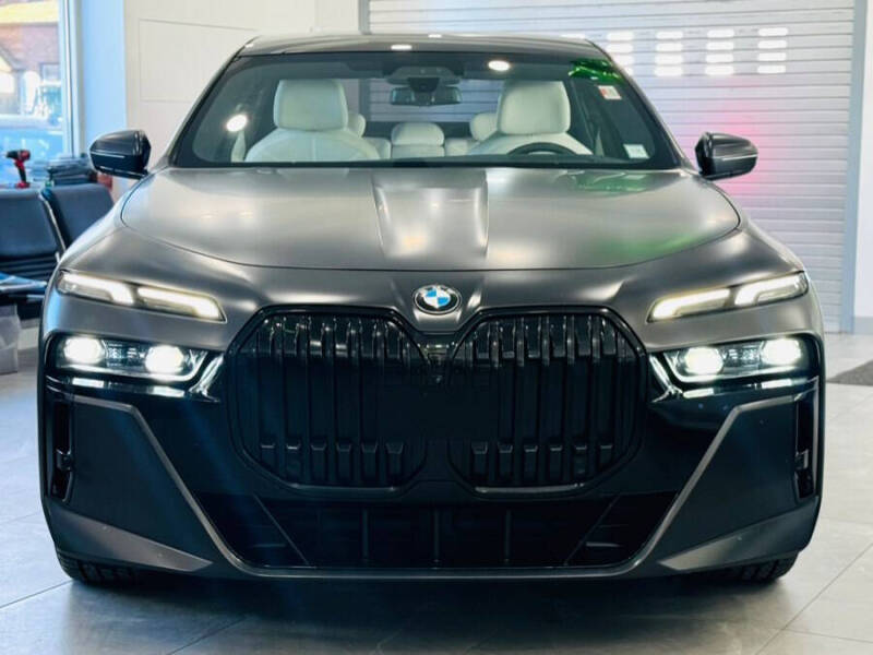 2023 BMW 7 Series 740i