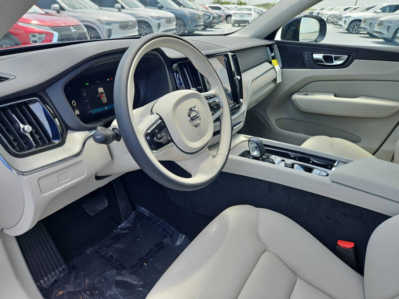 2025 Volvo XC60 B5 Plus Dark Theme