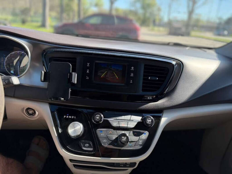 2017 Chrysler Pacifica LX
