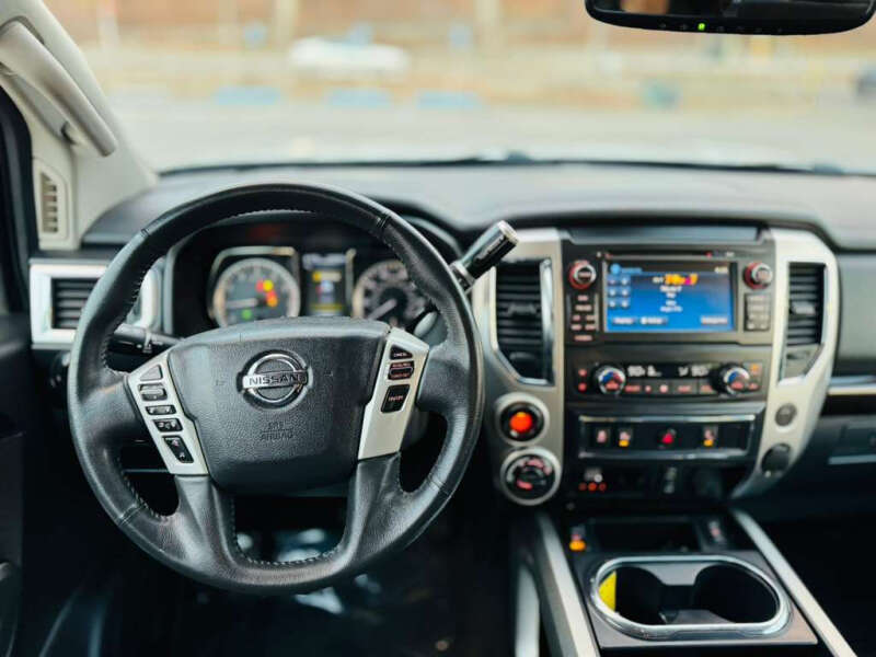 2017 Nissan Titan SV