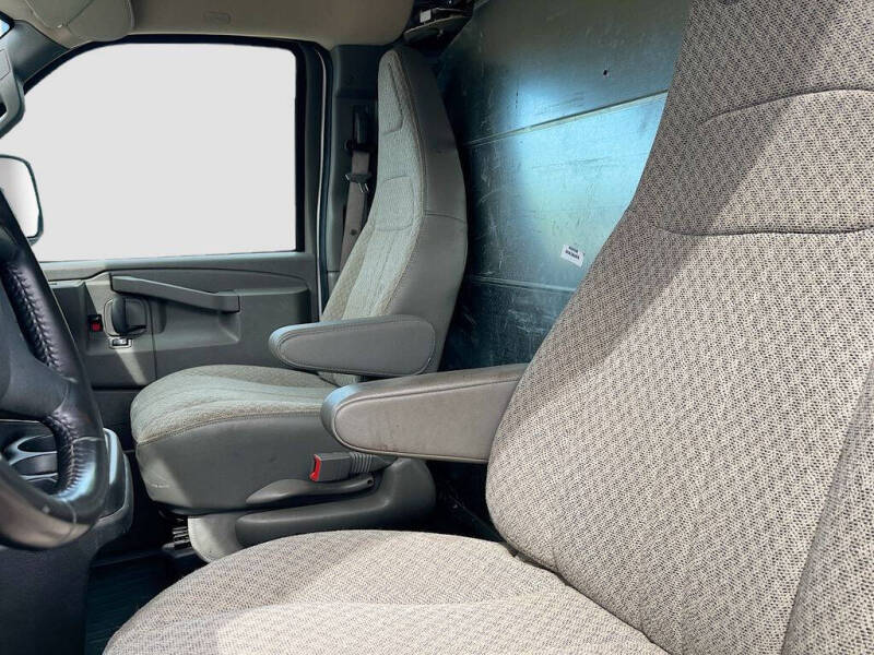 2023 Chevrolet Express 2500