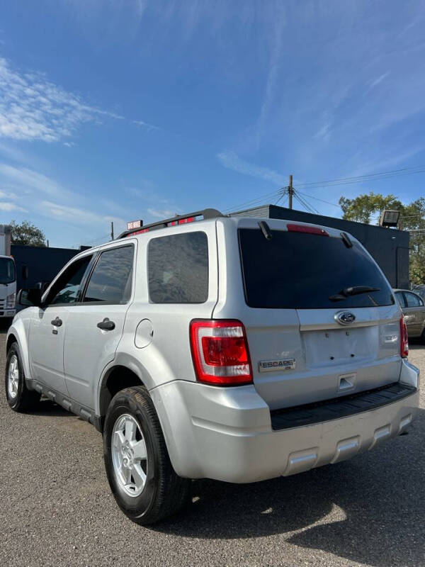 2011 Ford Escape XLT photo 5