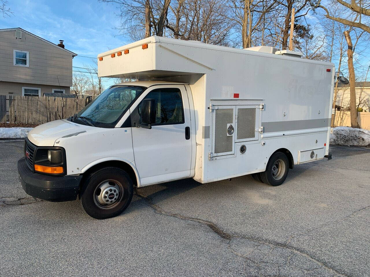 2019 gmc savana cutaway