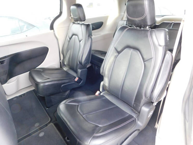 2020 Chrysler Voyager LXi