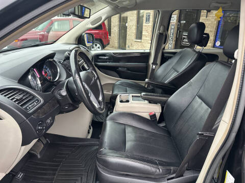 2014 Chrysler Town and Country Touring-L