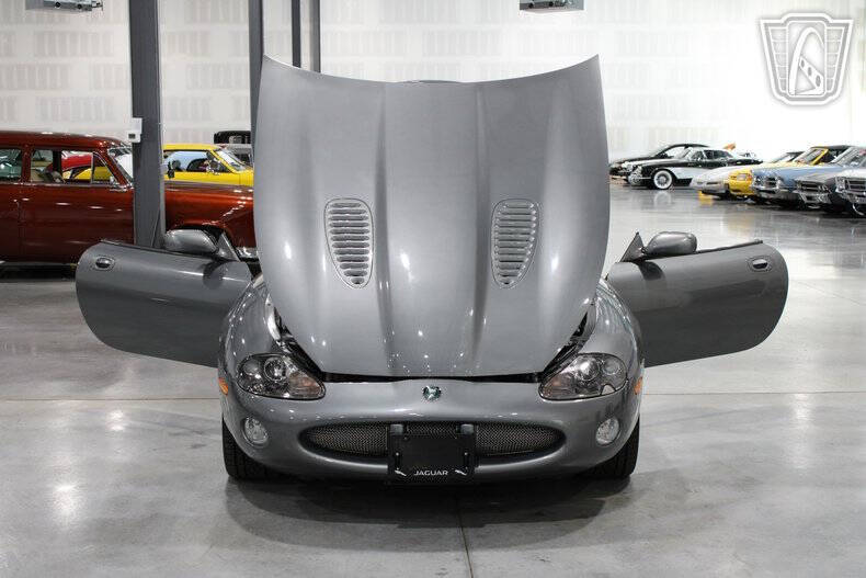2004 Jaguar XKR
