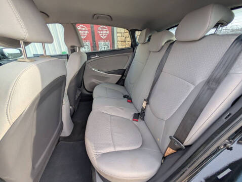 2012 Hyundai Accent SE