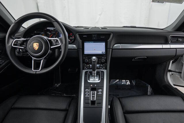 2017 Porsche 911 Carrera