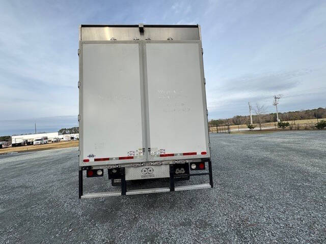 2018 Freightliner M2 106