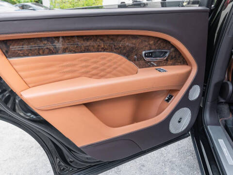 2023 Bentley Bentayga EWB V8
