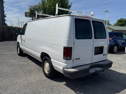 2003 Ford E-Series E-150 Base