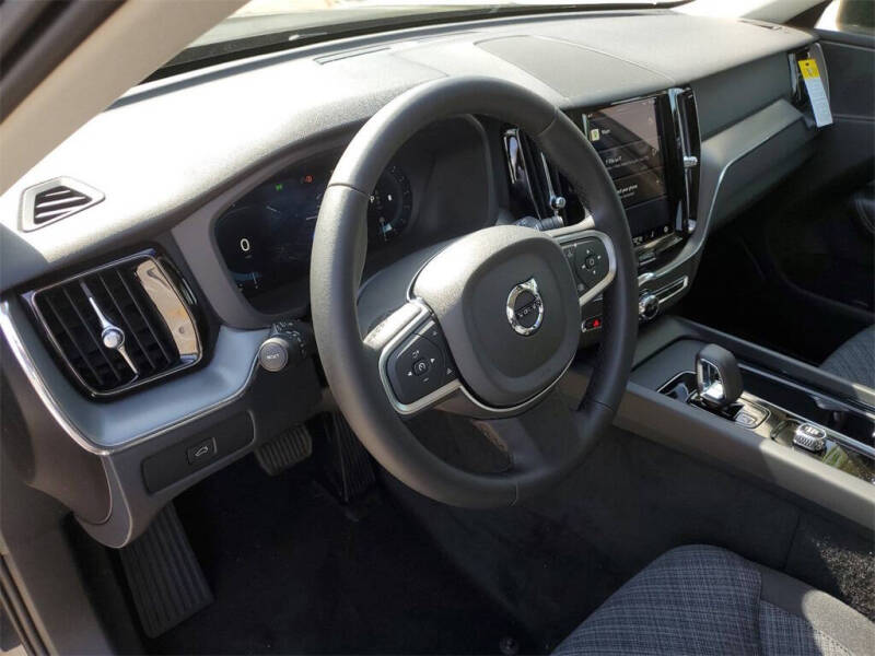 2025 Volvo XC60 B5 Core Dark Theme