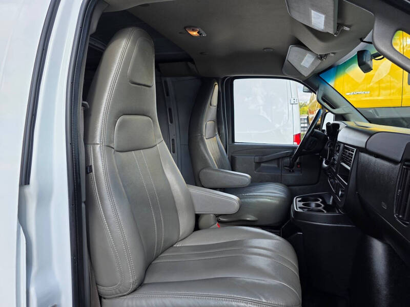 2023 GMC Savana 2500