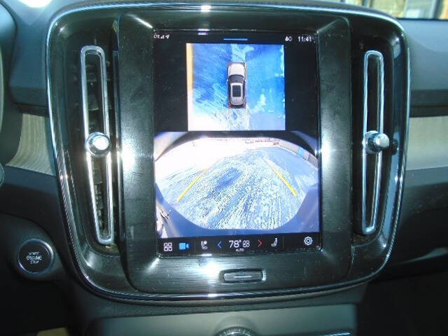 2024 Volvo XC40 B5 Plus Dark Theme