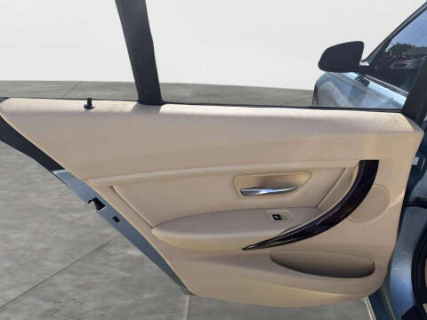 2015 BMW 3 Series 320i