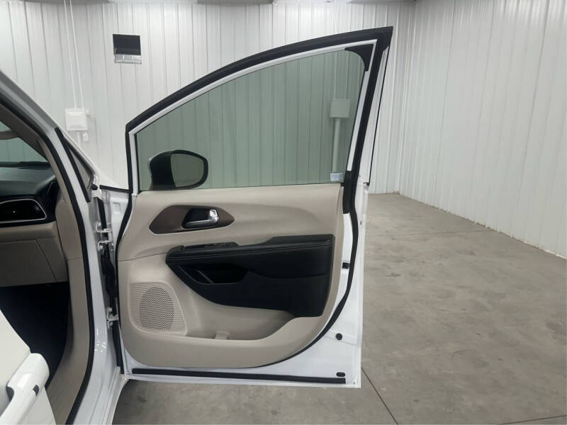 2020 Chrysler Voyager LXi