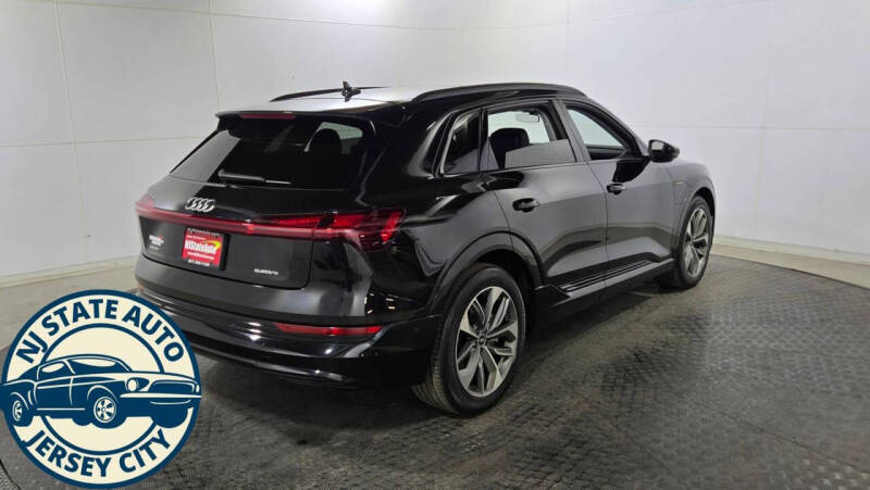 2021 Audi e-tron quattro Premium Plus