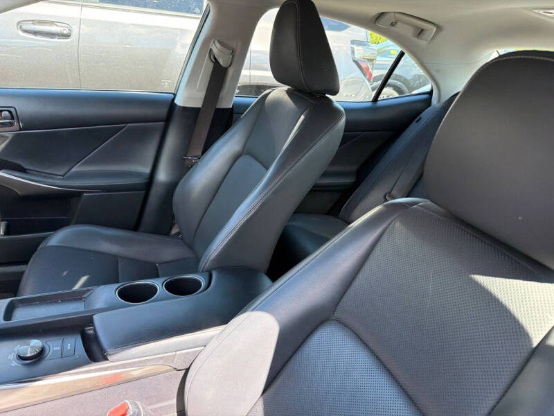 2016 Lexus IS 200t