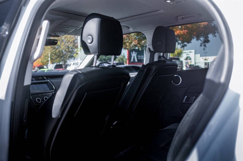 2020 Land Rover Discovery SE