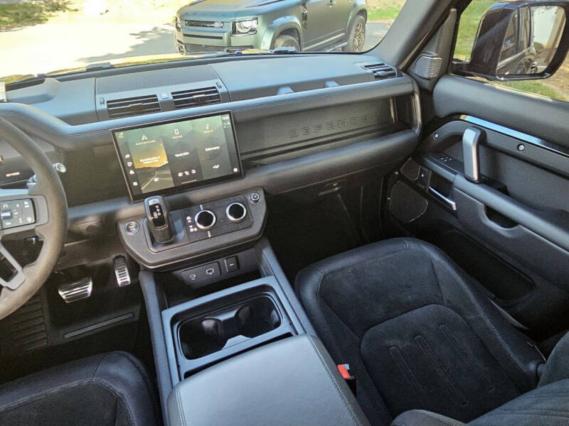 2024 Land Rover Defender 110 V8 P525