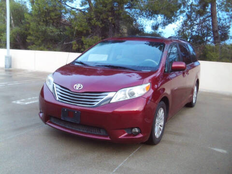 2012 Toyota Sienna XLE 8-Passenger