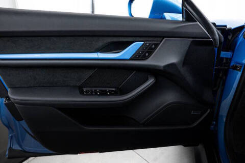 2025 Porsche Taycan Turbo GT w/ Weissach Package