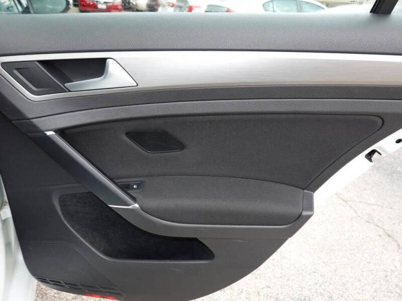 2017 Volkswagen Golf SportWagen