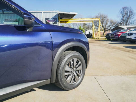 2022 Nissan Pathfinder SV