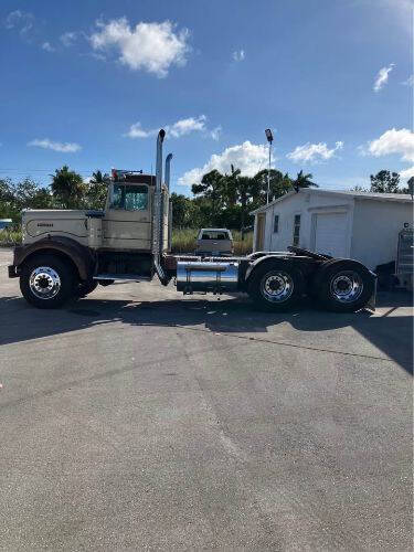 1965 Kenworth W900