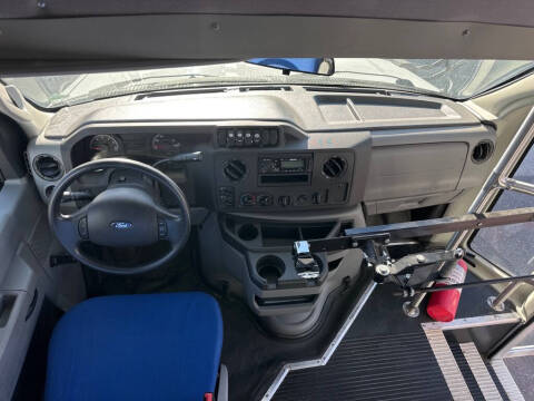 2017 Ford E-Series E-450 SD