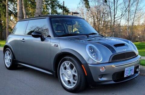 2006 MINI Cooper for sale at CLEAR CHOICE AUTOMOTIVE in Milwaukie OR