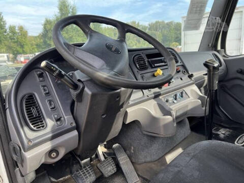 2013 Freightliner Business class M2