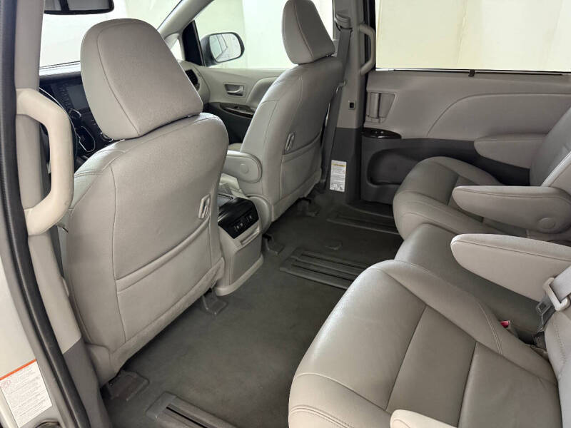 2020 Toyota Sienna XLE Premium 8-Passenger