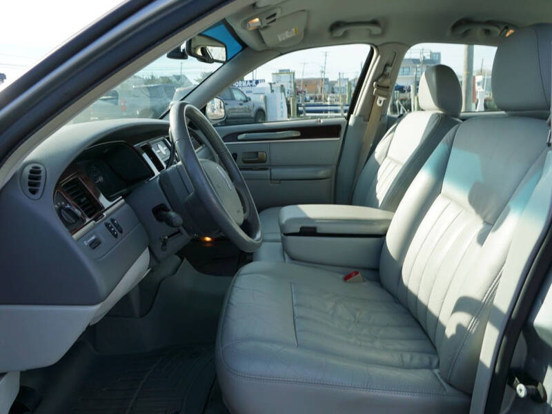 2006 Lincoln Town Car Signature