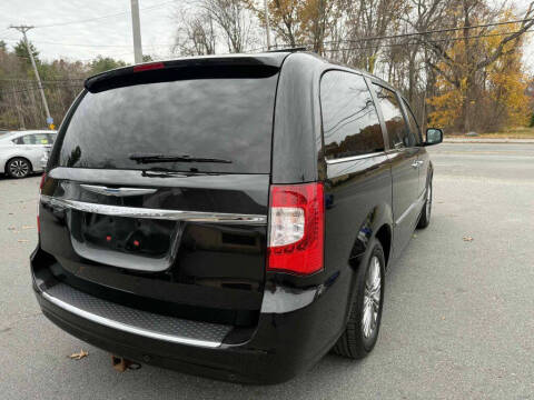 2016 Chrysler Town and Country Touring-L