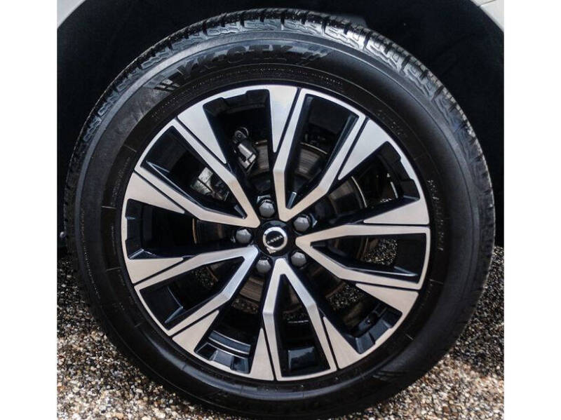 2023 Volvo XC60 B5 Plus Dark Theme