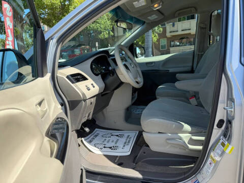 2014 Toyota Sienna L 7-Passenger