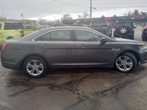 2015 Ford Taurus SE