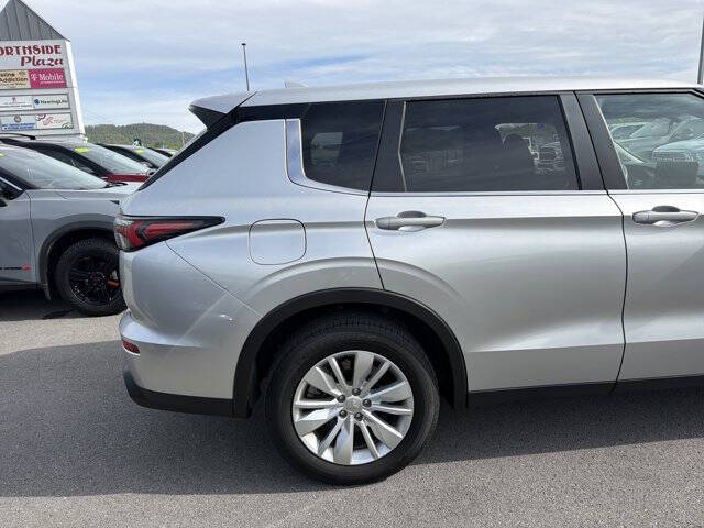 2025 Mitsubishi Outlander ES