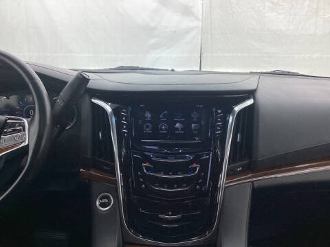 2017 Cadillac Escalade Luxury