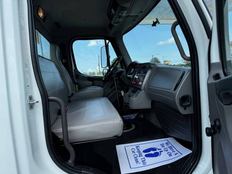 2013 Freightliner M2 106